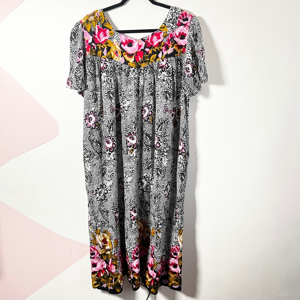 Loungees Floral Boho Muumuu Patio Dress Size 3X Black White Pockets Cotton